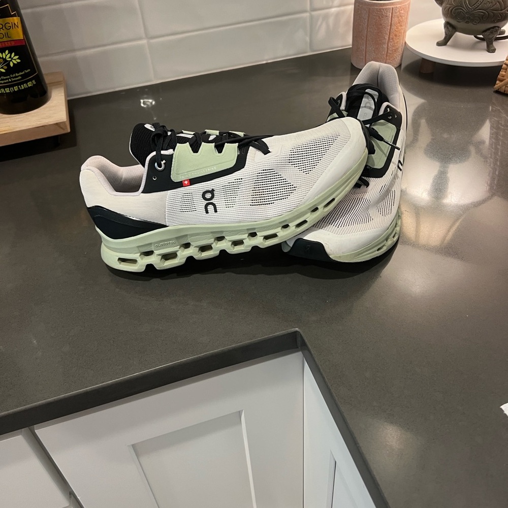 On Running cloud stratus white green black . Excellent used condition
